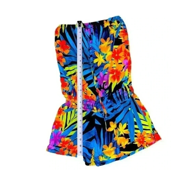 🌺BUNDLE🌺 Flower Romper & BRAND NEW flip flops👣 - Picture 1 of 1